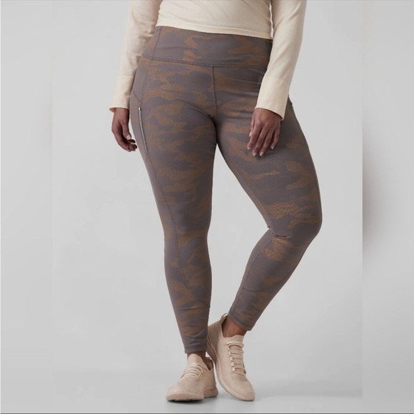 NWT Athleta Rainier Reflective Tight, Camo Lux Reflective Bluff Grey, Size 3X - Picture 1 of 8